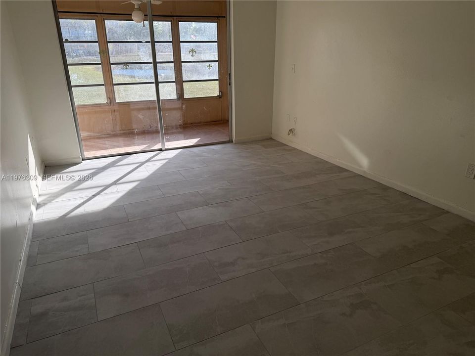 For Rent: $1,399 (1 beds, 1 baths, 640 Square Feet)