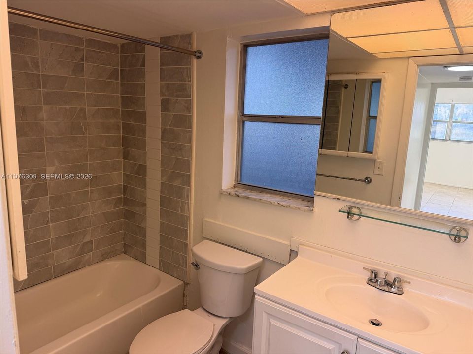 For Rent: $1,399 (1 beds, 1 baths, 640 Square Feet)