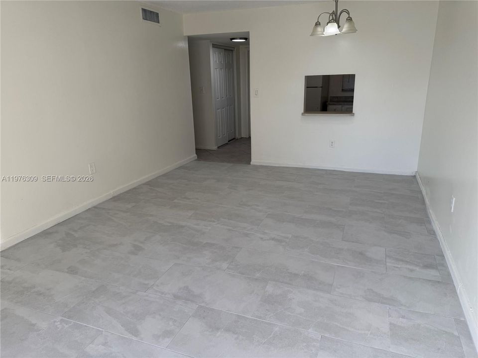 For Rent: $1,399 (1 beds, 1 baths, 640 Square Feet)