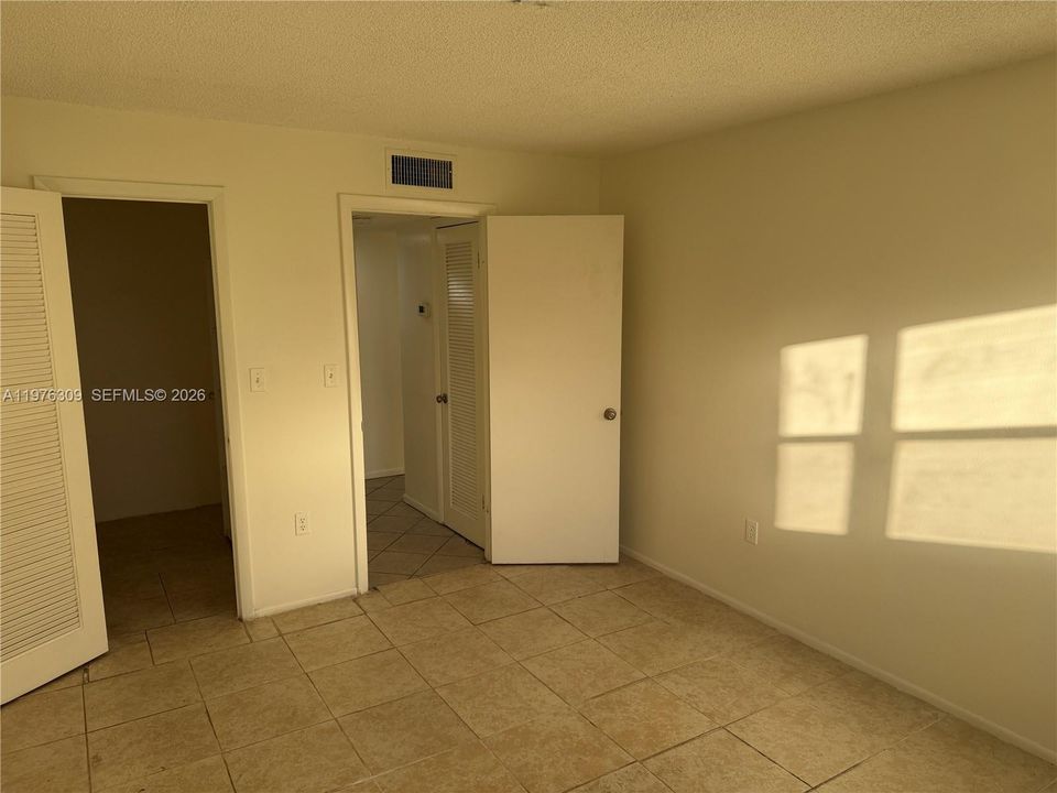 For Rent: $1,399 (1 beds, 1 baths, 640 Square Feet)