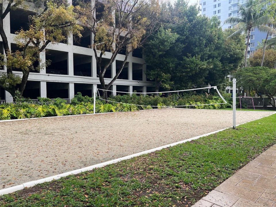 На продажу: $318,000 (2 спален, 2 ванн, 914 Квадратных фут)
