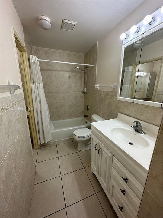 На продажу: $225,000 (1 спален, 1 ванн, 736 Квадратных фут)