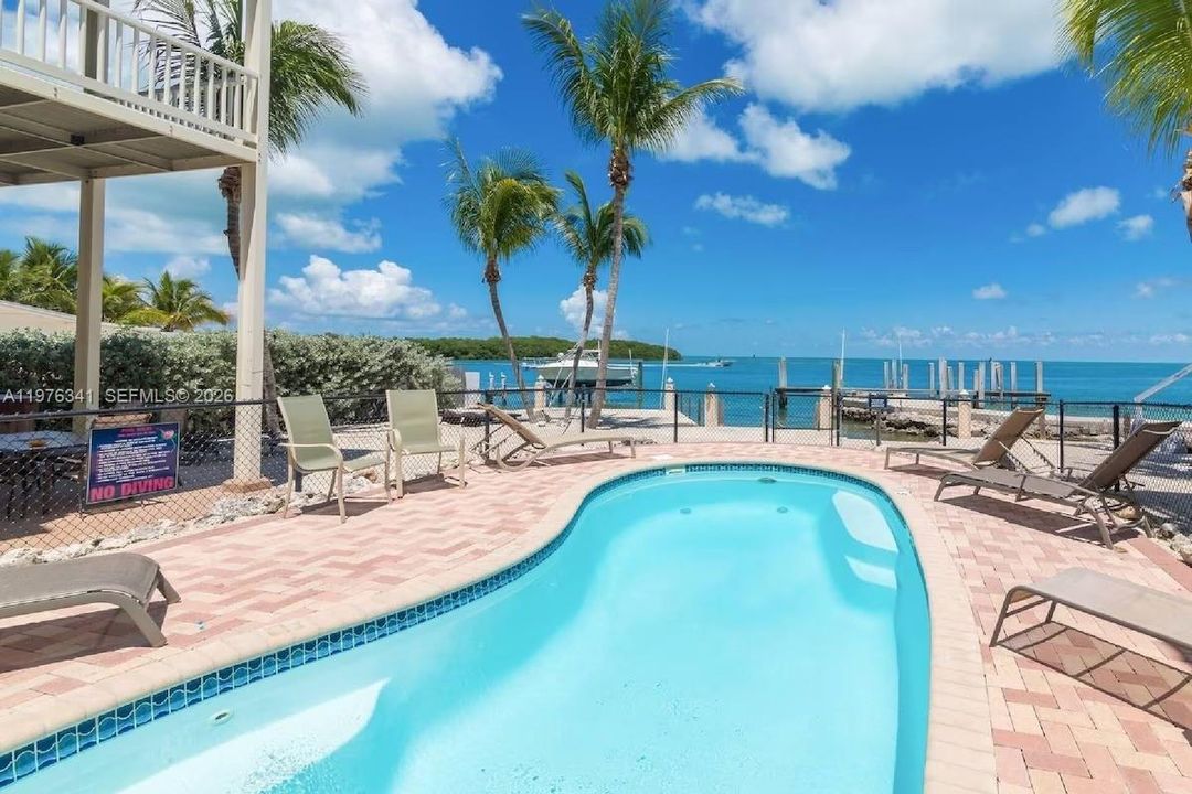 For Sale: $1,175,000 (3 beds, 3 baths, 1493 Square Feet)