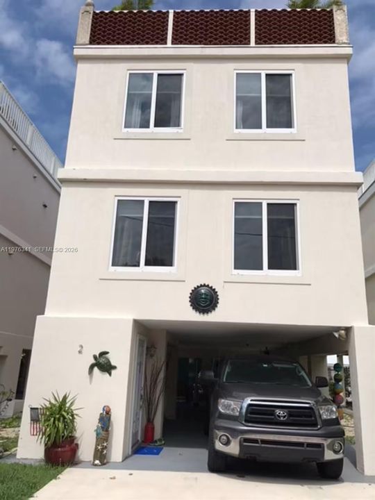For Sale: $1,175,000 (3 beds, 3 baths, 1493 Square Feet)