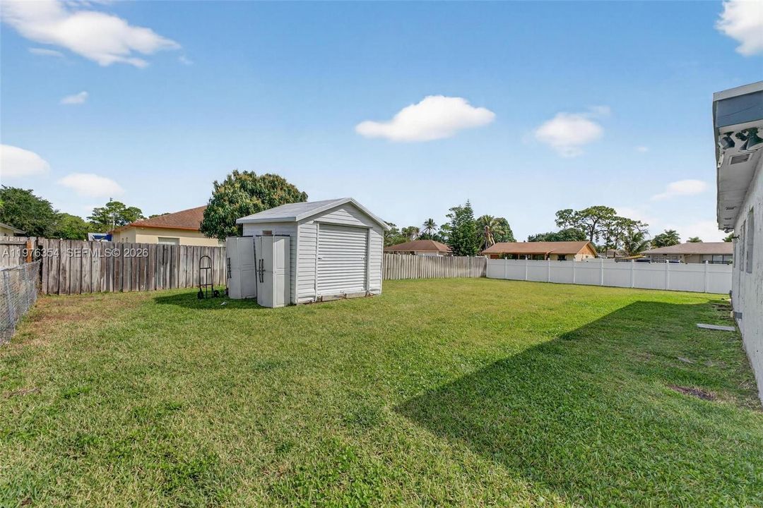 Vendido Recientemente: $569,000 (4 camas, 2 baños, 1933 Pies cuadrados)