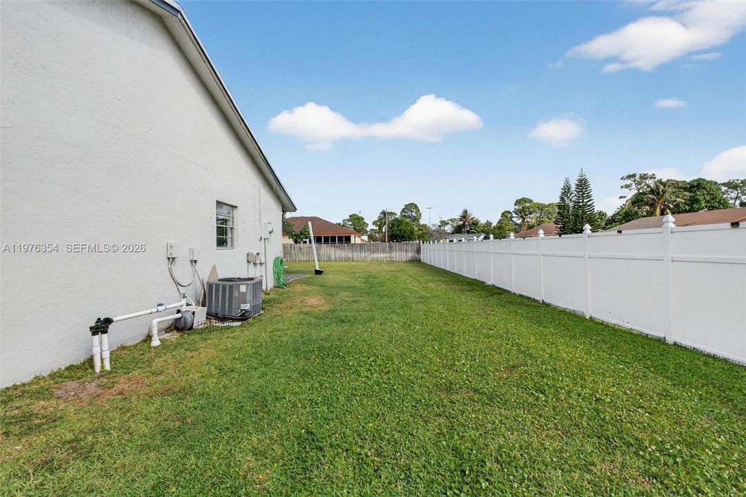 Vendido Recientemente: $569,000 (4 camas, 2 baños, 1933 Pies cuadrados)