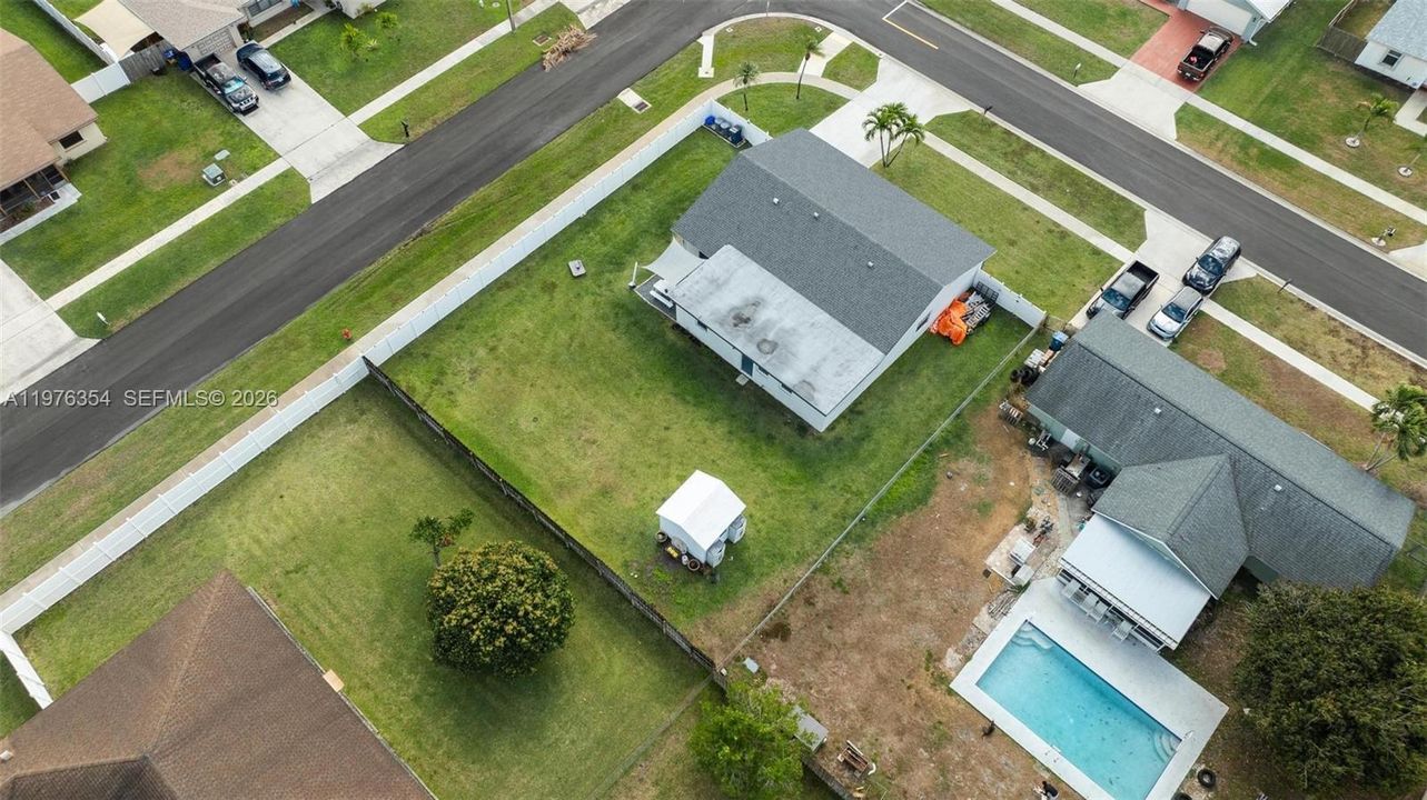 Vendido Recientemente: $569,000 (4 camas, 2 baños, 1933 Pies cuadrados)