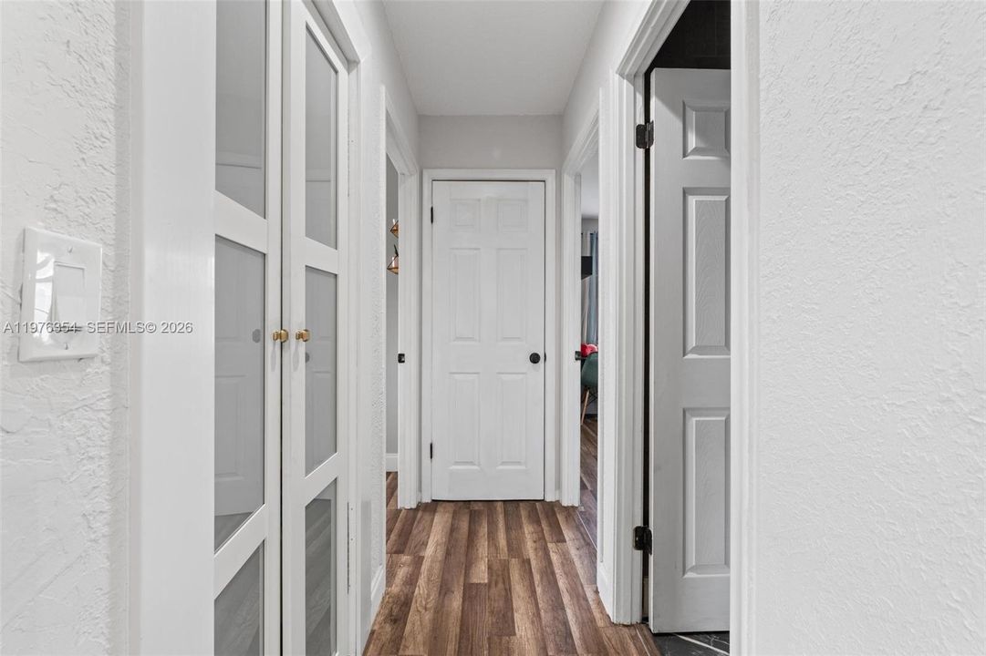 Vendido Recientemente: $569,000 (4 camas, 2 baños, 1933 Pies cuadrados)