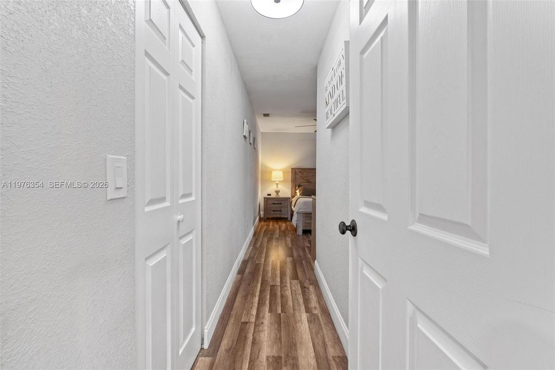 Vendido Recientemente: $569,000 (4 camas, 2 baños, 1933 Pies cuadrados)