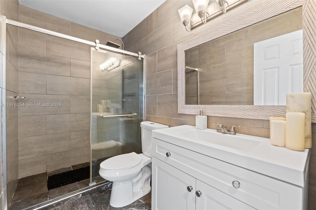 Vendido Recientemente: $569,000 (4 camas, 2 baños, 1933 Pies cuadrados)