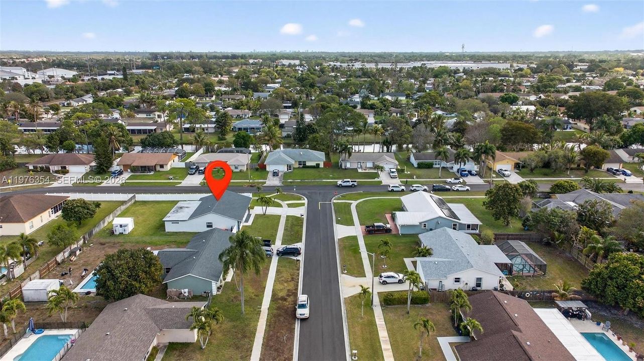 Vendido Recientemente: $569,000 (4 camas, 2 baños, 1933 Pies cuadrados)