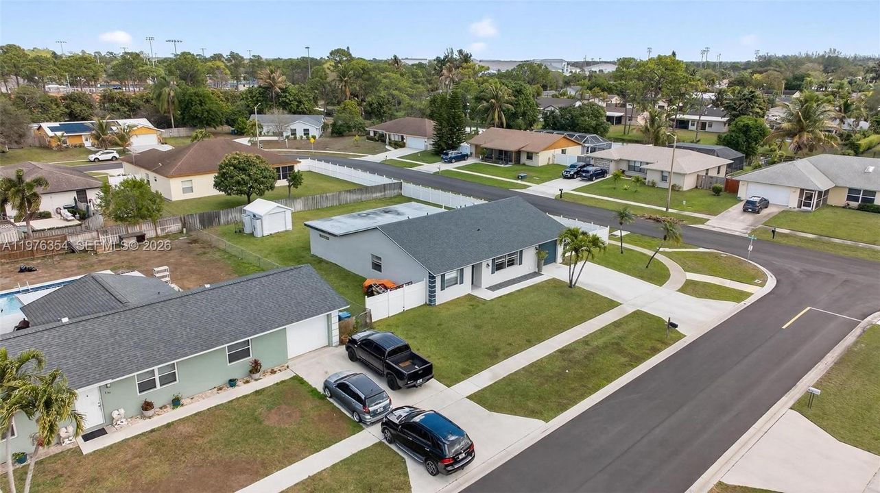 Vendido Recientemente: $569,000 (4 camas, 2 baños, 1933 Pies cuadrados)