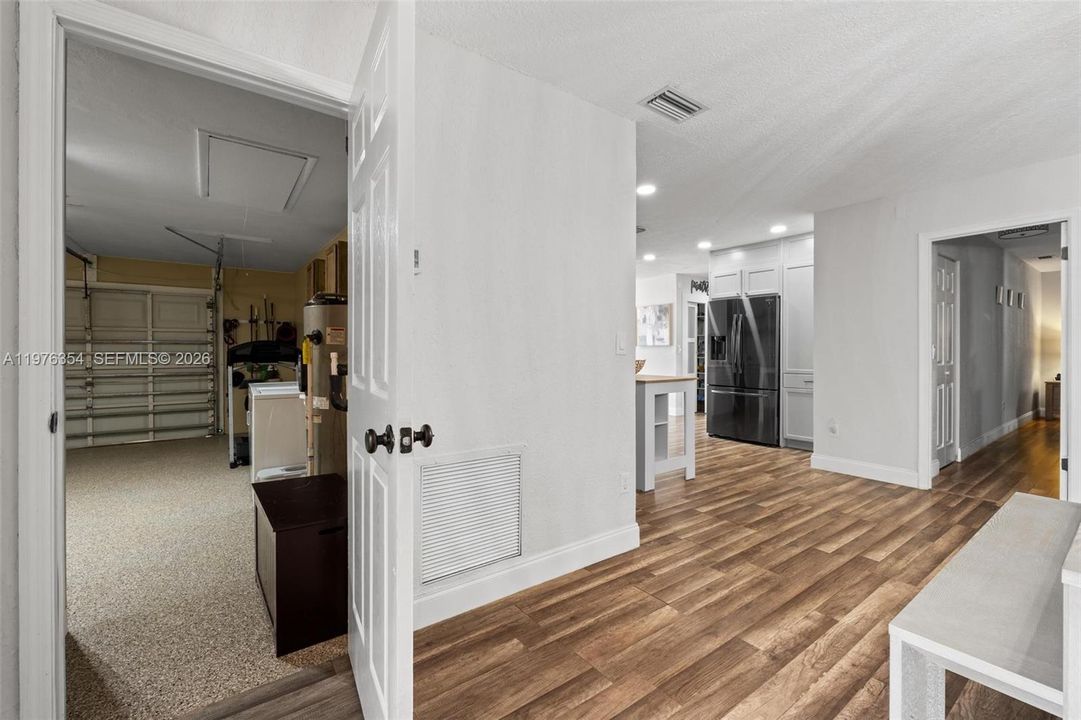 Vendido Recientemente: $569,000 (4 camas, 2 baños, 1933 Pies cuadrados)