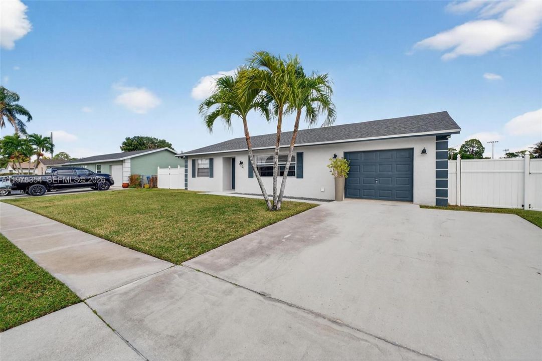 Vendido Recientemente: $569,000 (4 camas, 2 baños, 1933 Pies cuadrados)