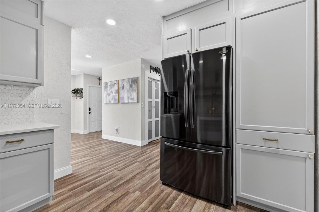 Vendido Recientemente: $569,000 (4 camas, 2 baños, 1933 Pies cuadrados)