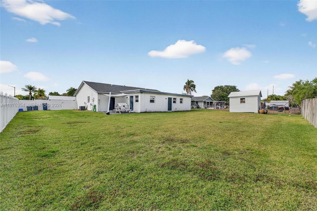 Vendido Recientemente: $569,000 (4 camas, 2 baños, 1933 Pies cuadrados)