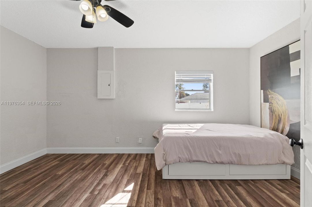 Vendido Recientemente: $569,000 (4 camas, 2 baños, 1933 Pies cuadrados)