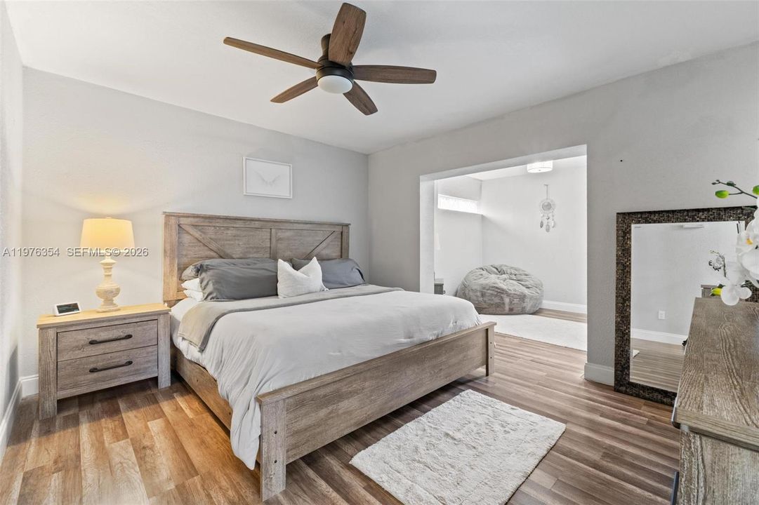 Vendido Recientemente: $569,000 (4 camas, 2 baños, 1933 Pies cuadrados)