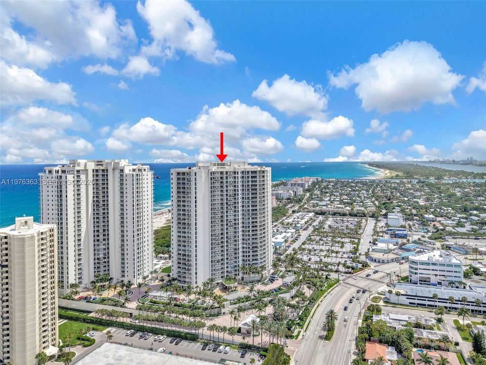 For Sale: $3,185,000 (3 beds, 3 baths, 2660 Square Feet)