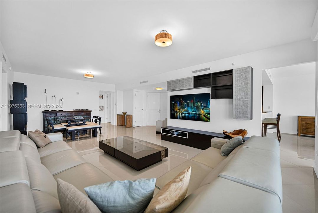 For Sale: $3,185,000 (3 beds, 3 baths, 2660 Square Feet)