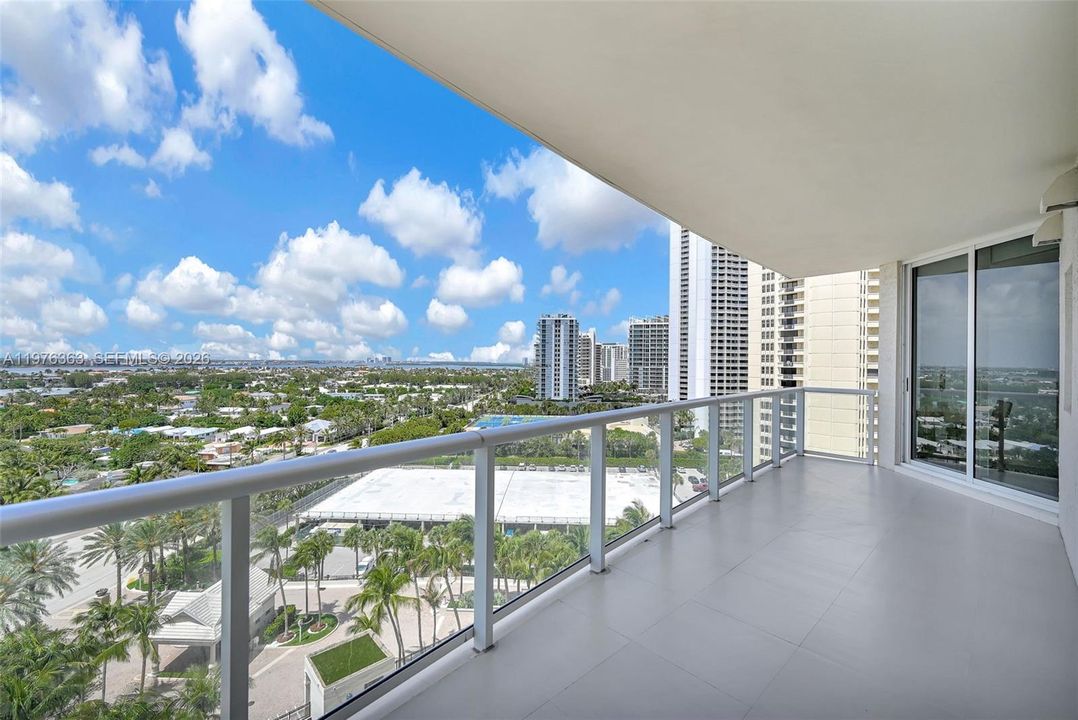 For Sale: $3,185,000 (3 beds, 3 baths, 2660 Square Feet)