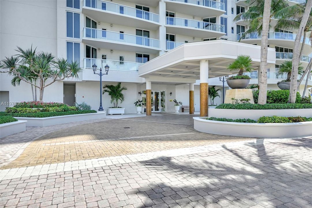 For Sale: $3,185,000 (3 beds, 3 baths, 2660 Square Feet)