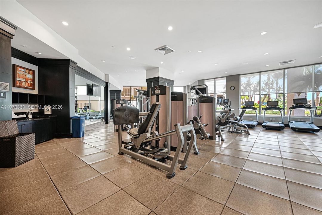 For Sale: $3,185,000 (3 beds, 3 baths, 2660 Square Feet)