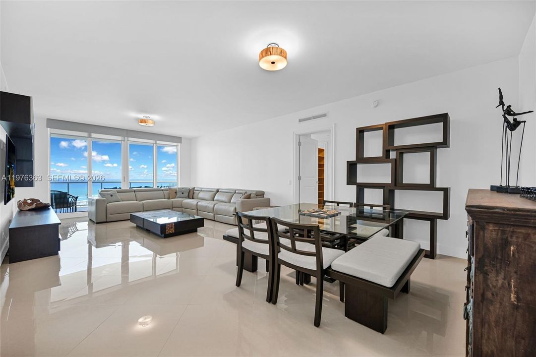 For Sale: $3,185,000 (3 beds, 3 baths, 2660 Square Feet)