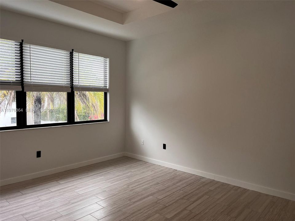 Recently Sold: $929,000 (4 beds, 2 baths, 2223 Square Feet)