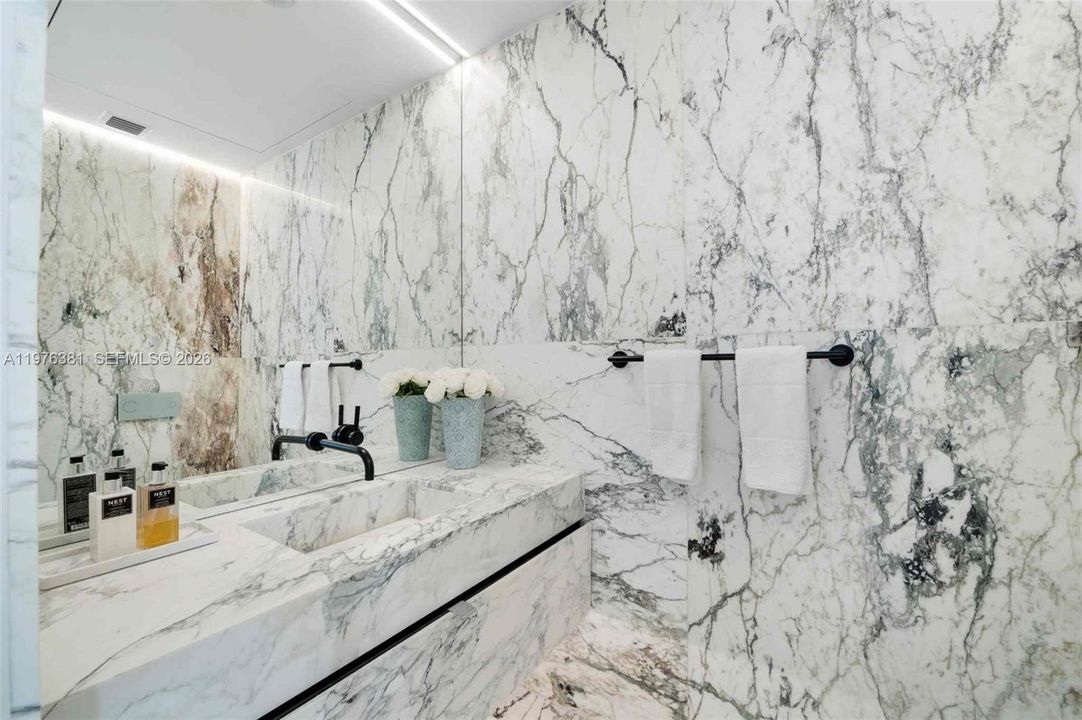 En Venta: $6,850,000 (3 camas, 3 baños, 2658 Pies cuadrados)