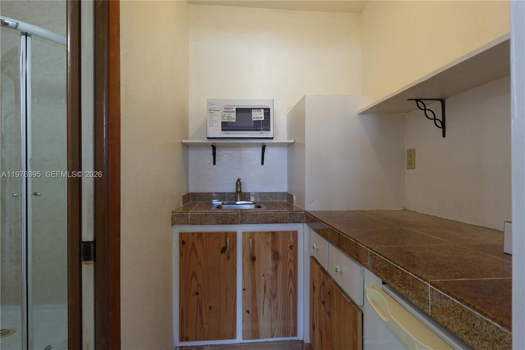 В аренду: $1,200 (1 спален, 1 ванн, 1868 Квадратных фут)