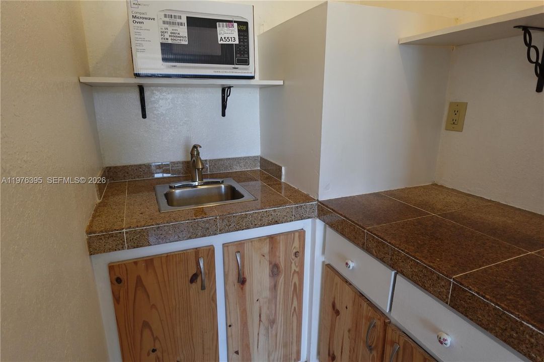 В аренду: $1,200 (1 спален, 1 ванн, 1868 Квадратных фут)