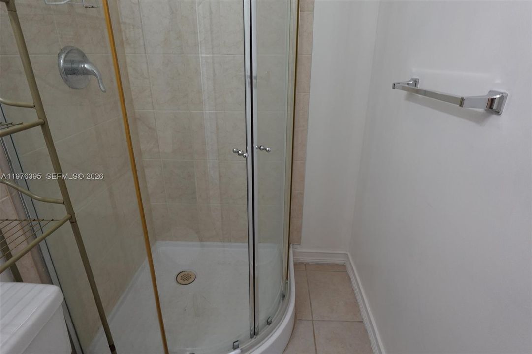 В аренду: $1,200 (1 спален, 1 ванн, 1868 Квадратных фут)