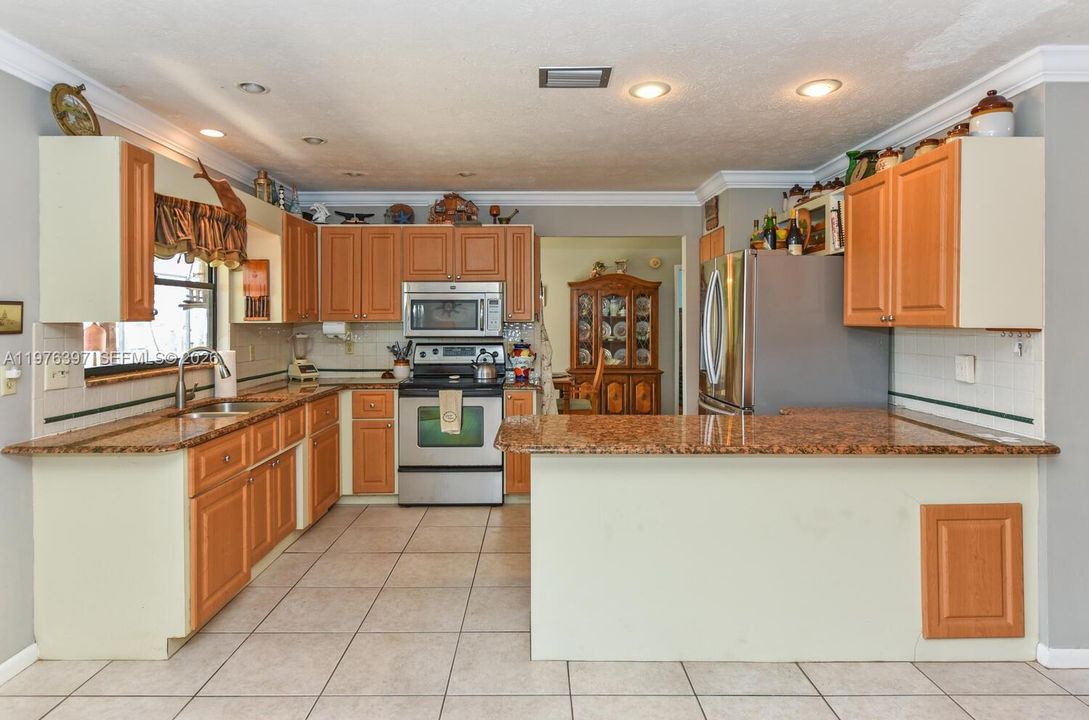 Недавно продано: $895,000 (3 спален, 2 ванн, 1804 Квадратных фут)