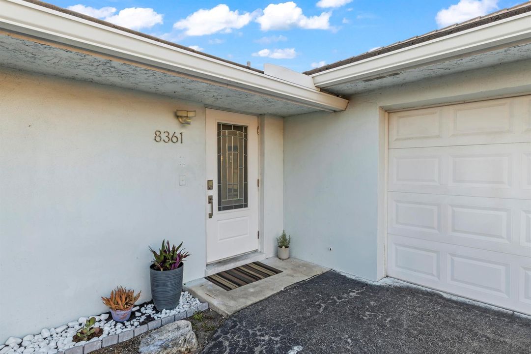 8361_Wilton_Dr_037
