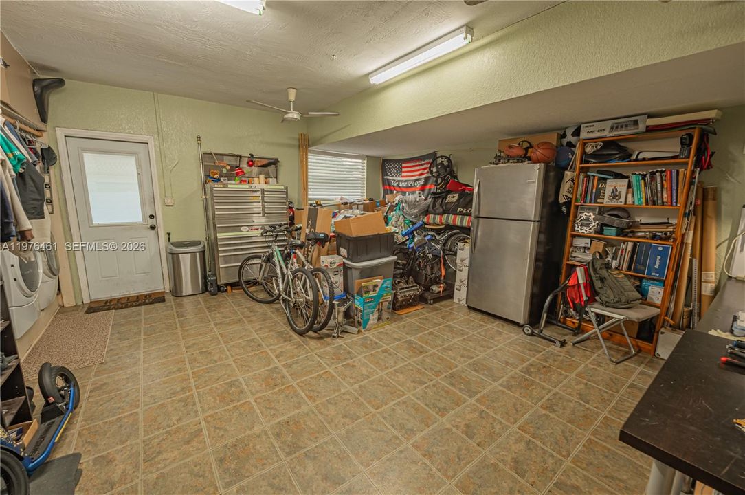 En Venta: $850,000 (4 camas, 2 baños, 1716 Pies cuadrados)
