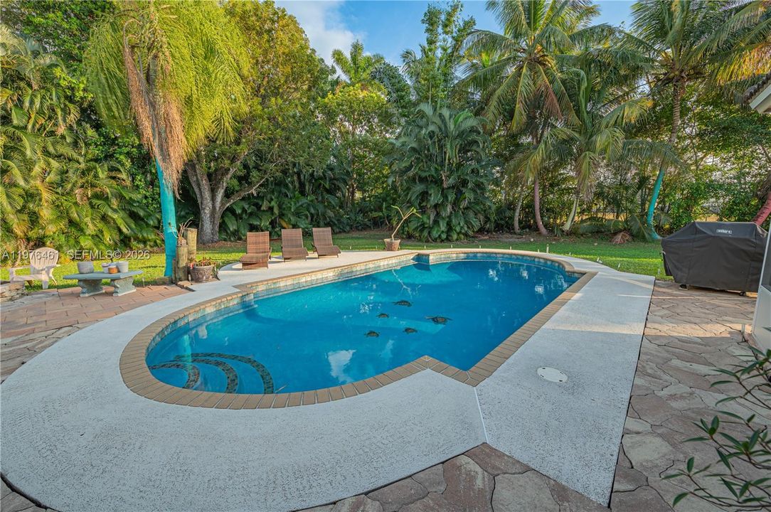 En Venta: $850,000 (4 camas, 2 baños, 1716 Pies cuadrados)