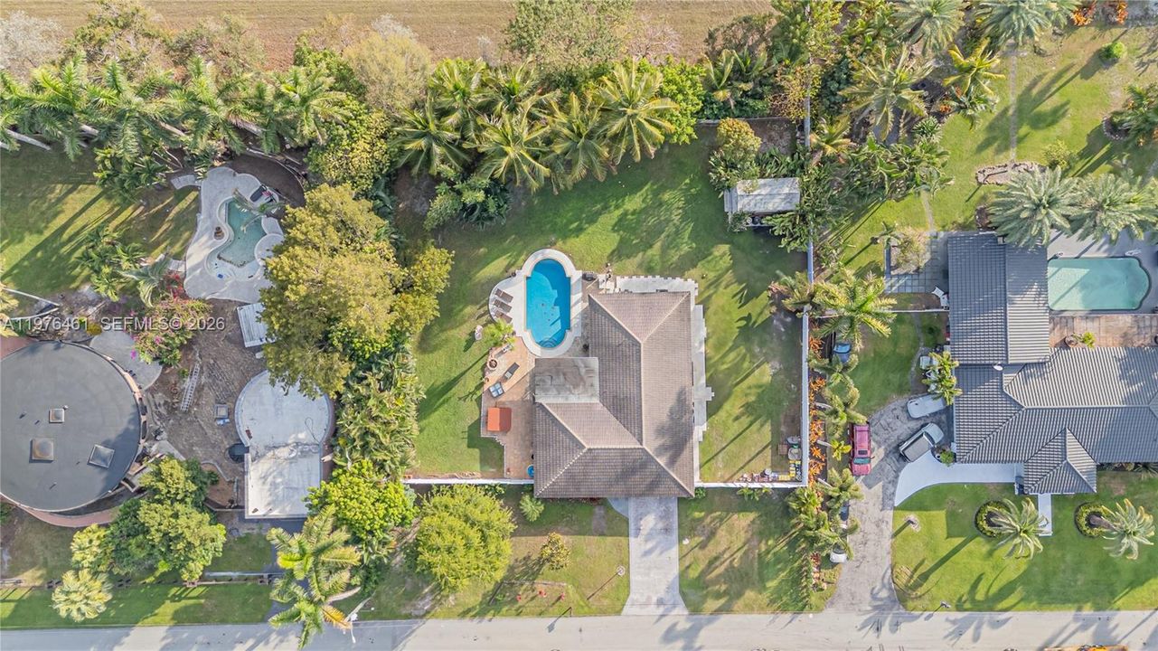 En Venta: $850,000 (4 camas, 2 baños, 1716 Pies cuadrados)