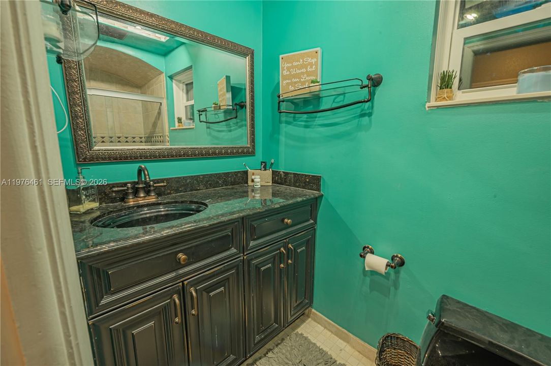 En Venta: $850,000 (4 camas, 2 baños, 1716 Pies cuadrados)