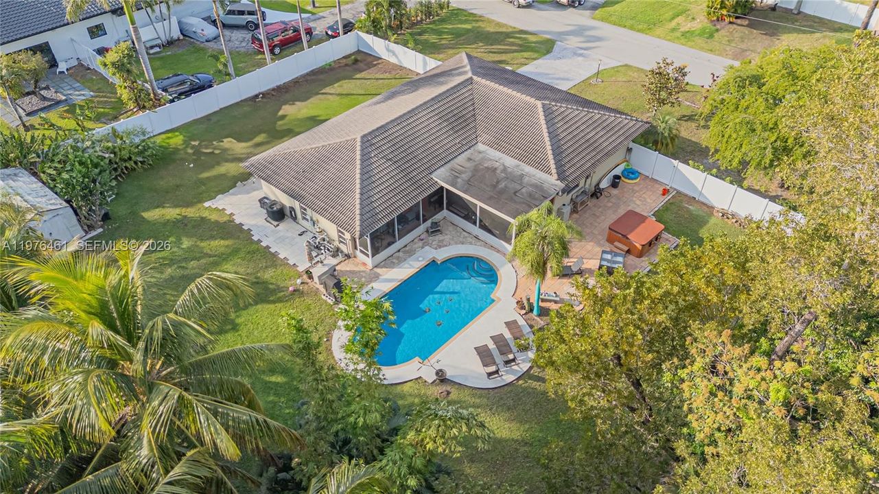 En Venta: $850,000 (4 camas, 2 baños, 1716 Pies cuadrados)