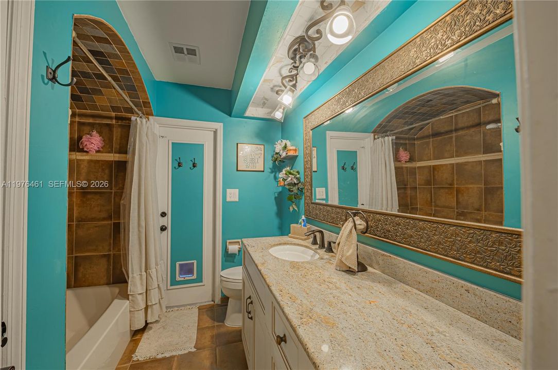 En Venta: $850,000 (4 camas, 2 baños, 1716 Pies cuadrados)