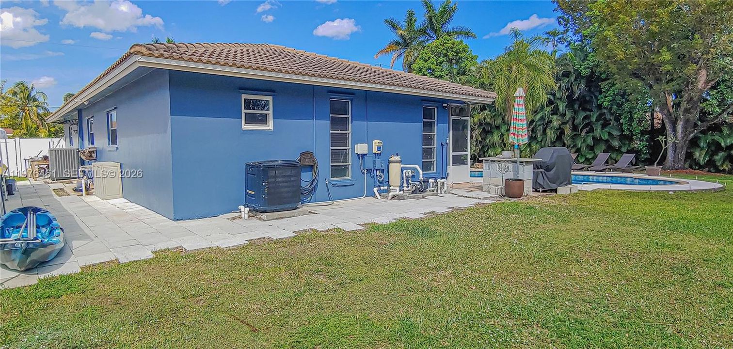 En Venta: $850,000 (4 camas, 2 baños, 1716 Pies cuadrados)