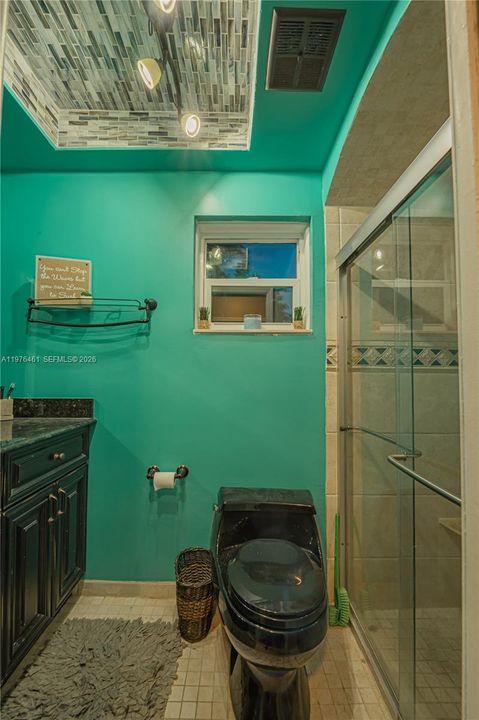 En Venta: $850,000 (4 camas, 2 baños, 1716 Pies cuadrados)