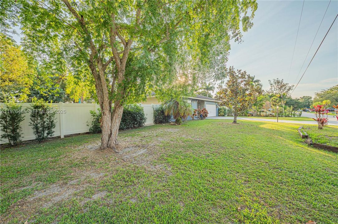 En Venta: $850,000 (4 camas, 2 baños, 1716 Pies cuadrados)