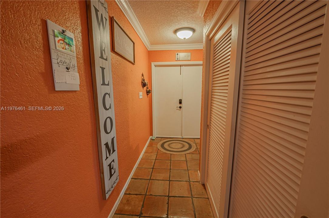 En Venta: $850,000 (4 camas, 2 baños, 1716 Pies cuadrados)