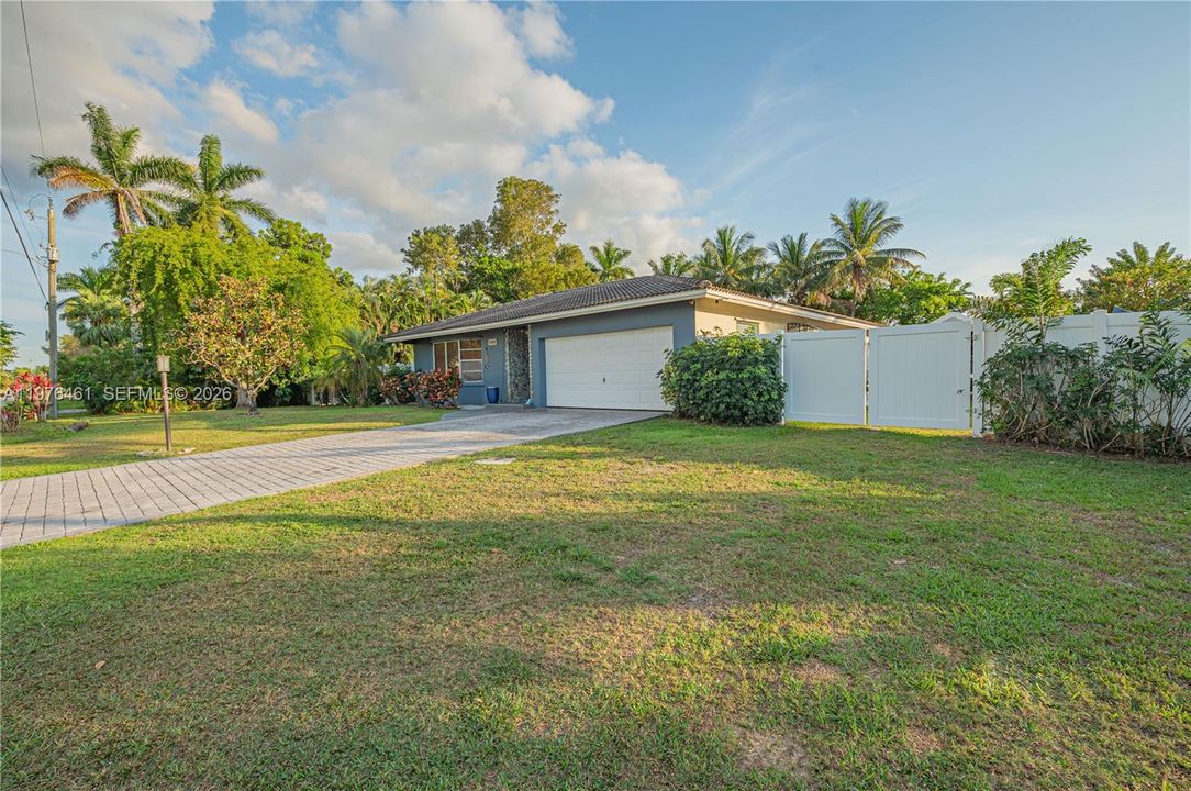 En Venta: $850,000 (4 camas, 2 baños, 1716 Pies cuadrados)