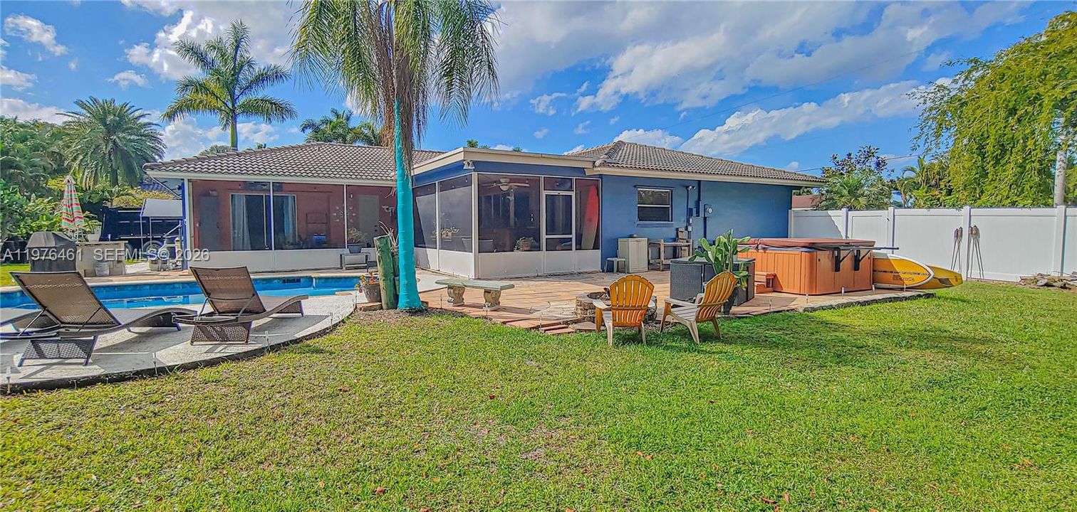 En Venta: $850,000 (4 camas, 2 baños, 1716 Pies cuadrados)