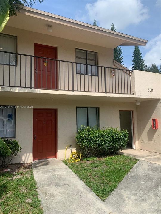 На продажу: $179,900 (2 спален, 1 ванн, 814 Квадратных фут)