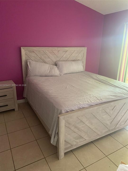 На продажу: $179,900 (2 спален, 1 ванн, 814 Квадратных фут)