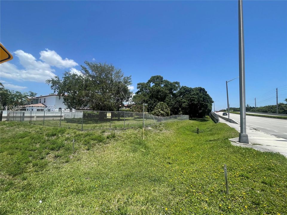 For Sale: $1,200,000 (1.31 acres)